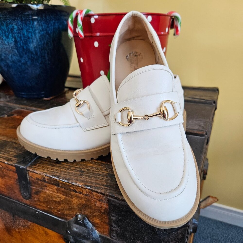 Almost Like-New White Slip-On Vegan Leather Chunky Loafers by Cushionaire